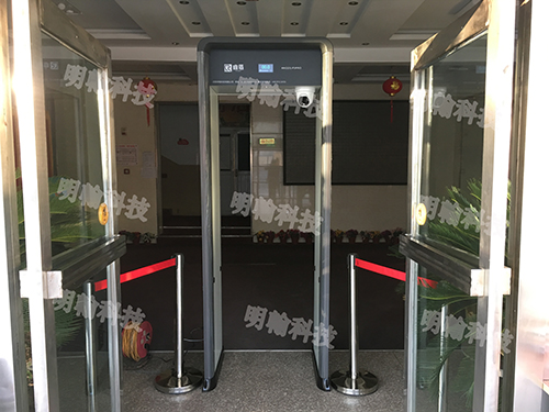測(cè)溫安檢門