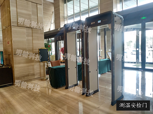 測(cè)溫門